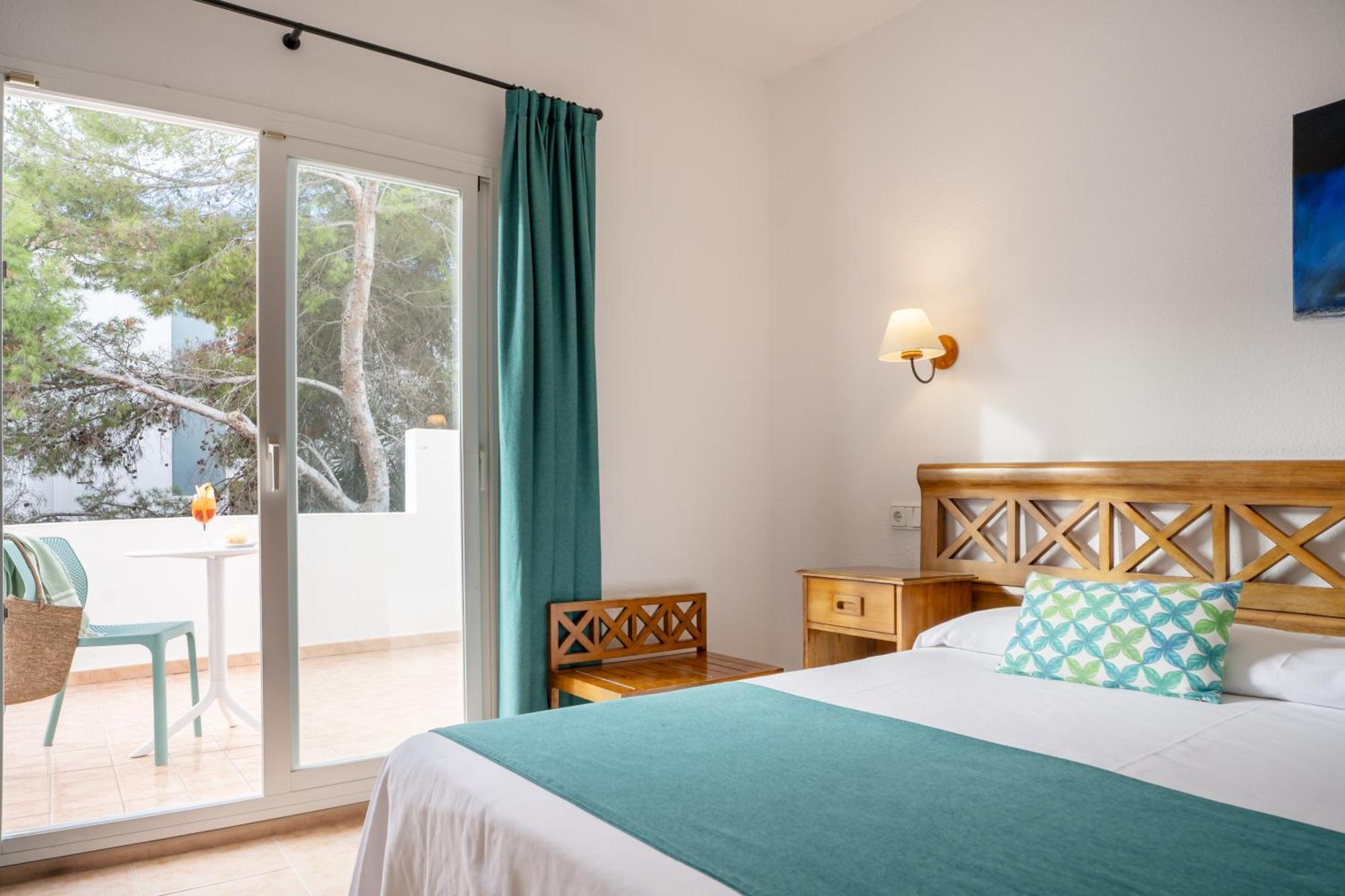 Hotel Roca Plana Es Pujols Exterior foto